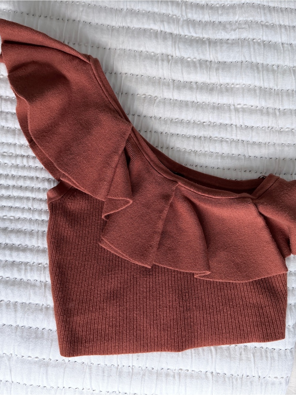 Express One-Shoulder Ruffle Crop Top in Rust - Picture 4 of 4